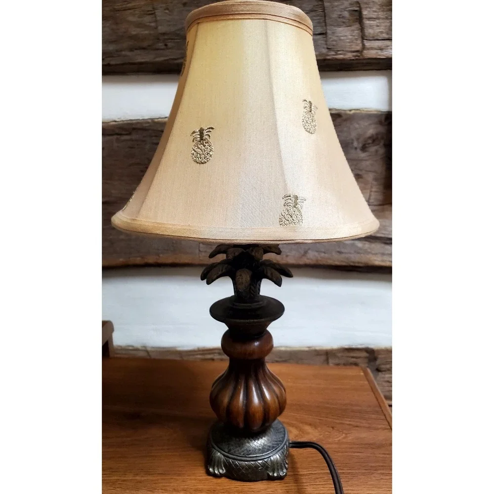 Classic Pineapple Table Lamp - Neutral Shade, Tropical Decor